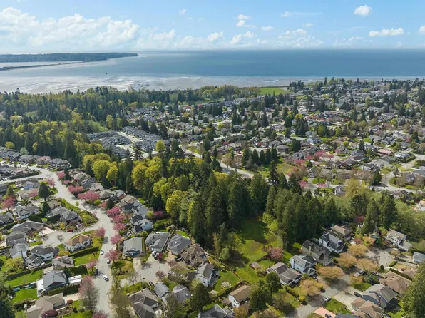 16255 10th Ave, Surrey, BC V4A 1A7