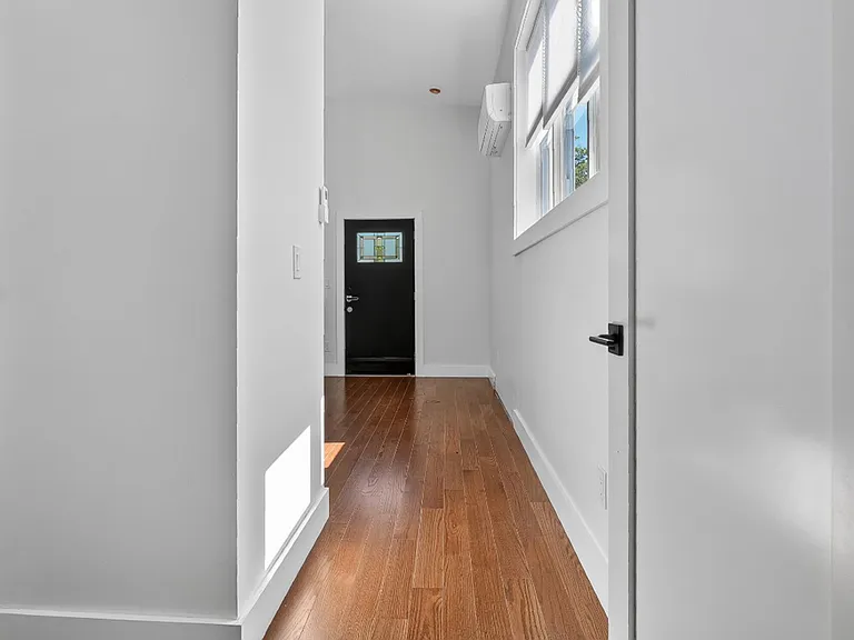 402 Crown St — Photo 20