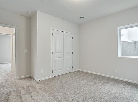 5th image of 128 SE Briar Valley Ln