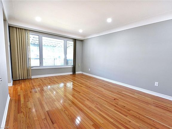 4th image of 867 Upper Sherman Ave