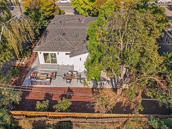 4th image of 625 Empey Way