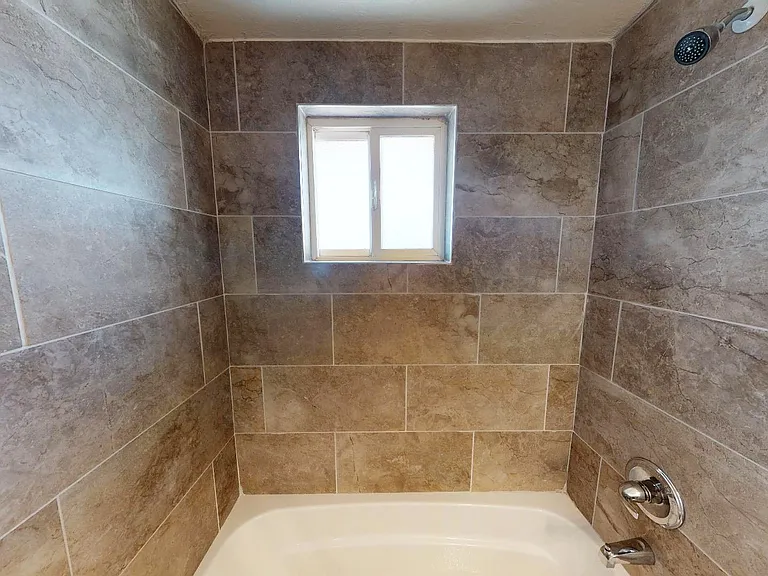1011 E Amelia Ave — Photo 21