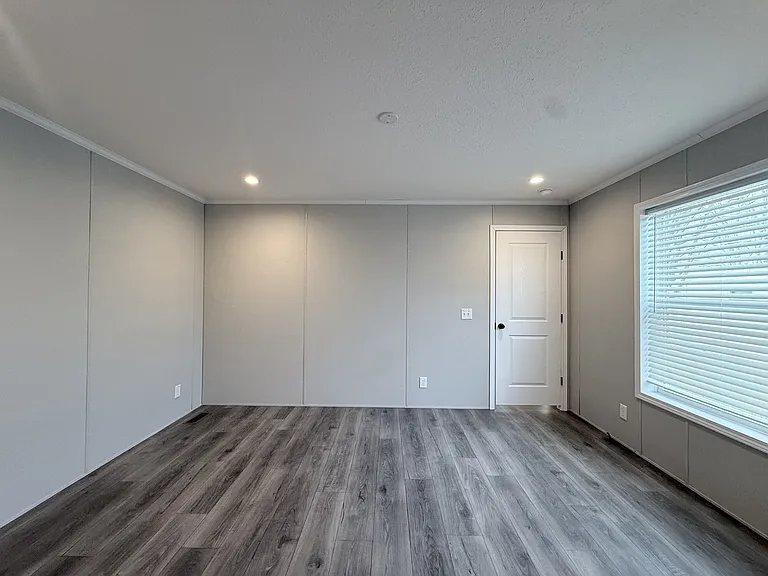 29800 Guilford Cir #256 — Photo 8