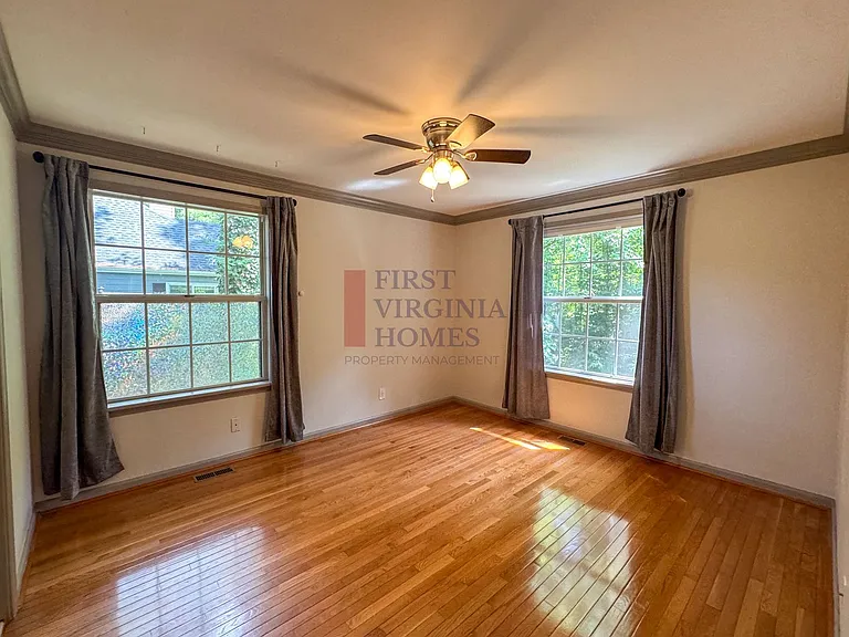 202 Blackthorn Ln — Photo 16