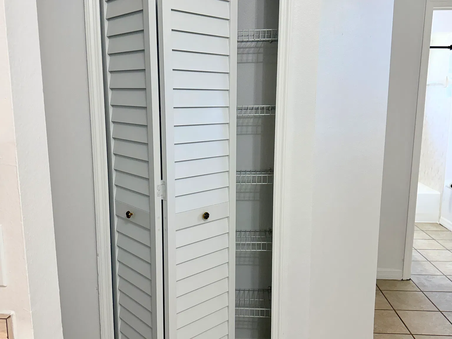 3 bed, 1200 sqft, $2,100 — Photo 4