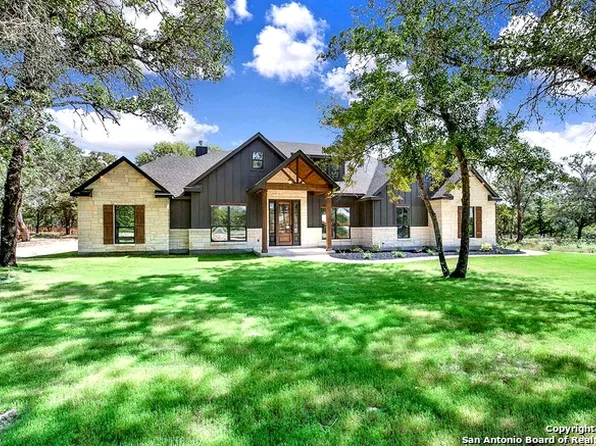 233 Timber Pl, La Vernia, TX 78121