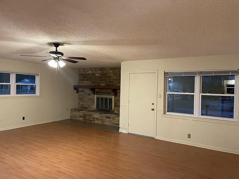 3323 Cherry St — Photo 11