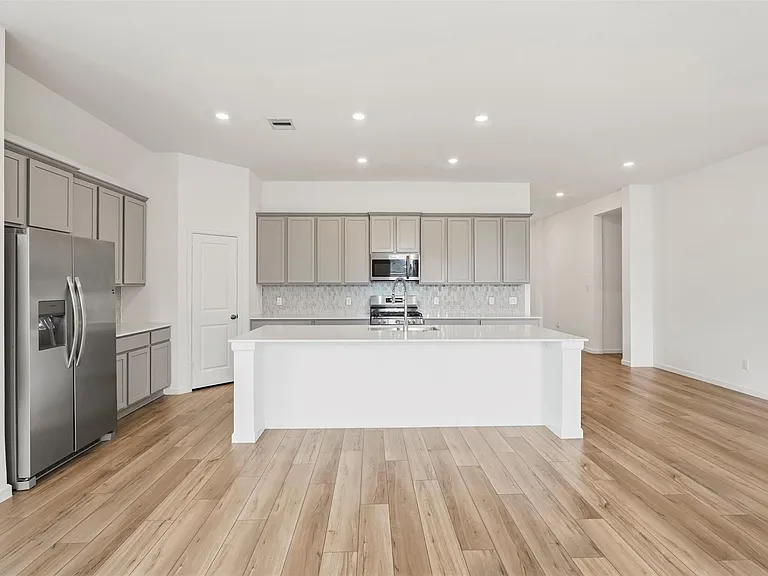 6407 Amberwood Dr — Photo 5
