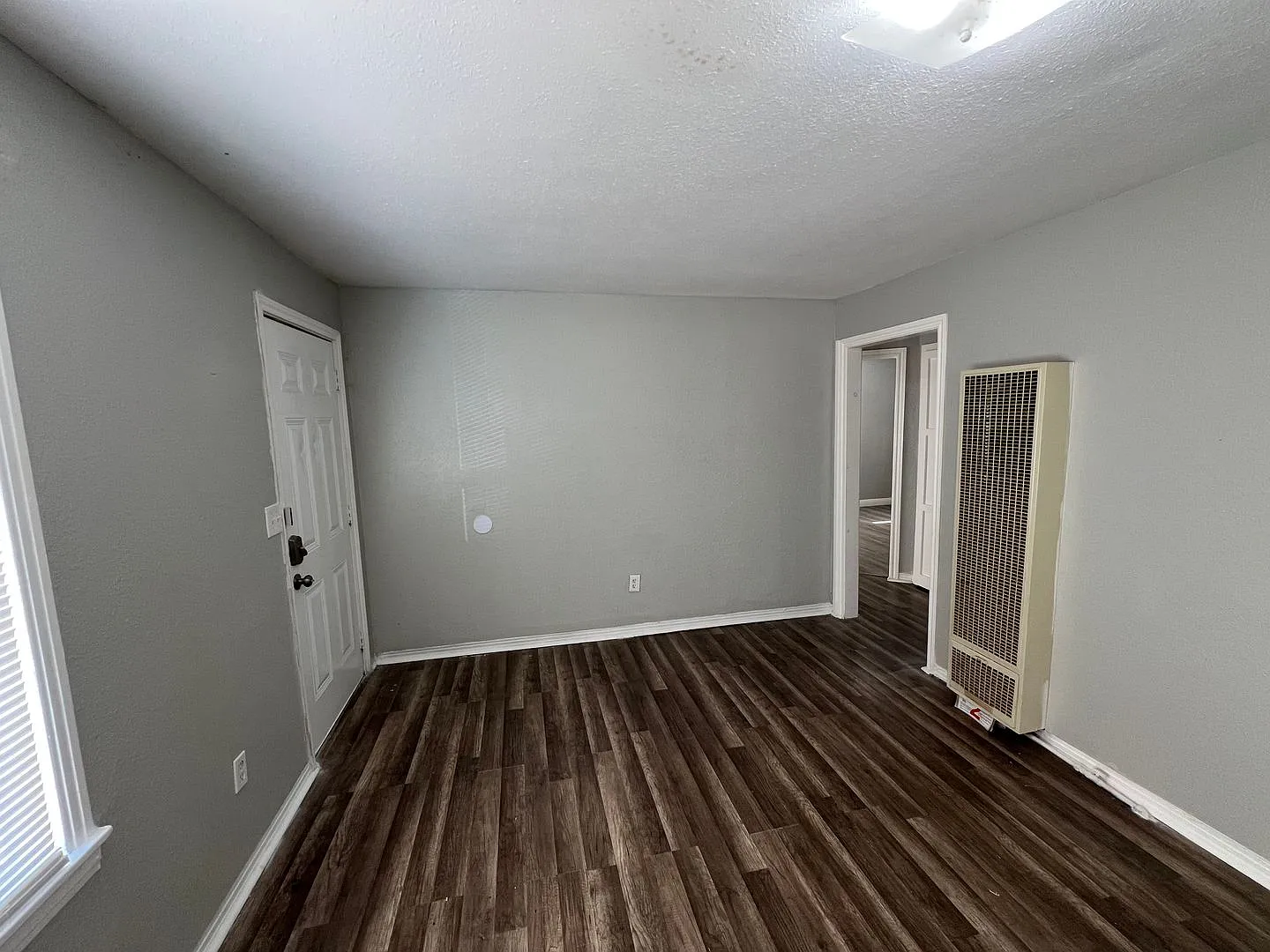 Super cute 2 bed at the right place and price — Photo 3