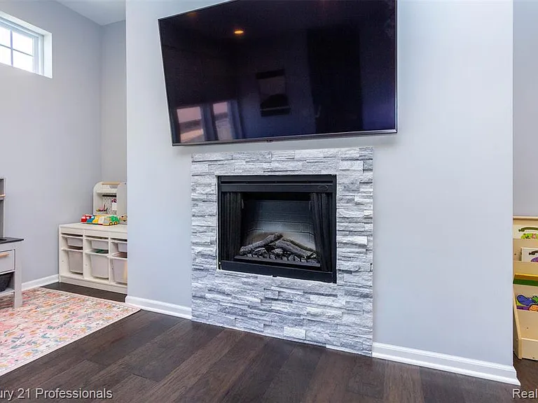 57 Kaprol Dr — Photo 9