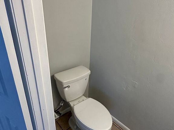 5th image of 3105 SW 24th Dr APT A