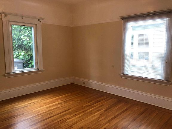 4th image of 225 Athol Ave #1