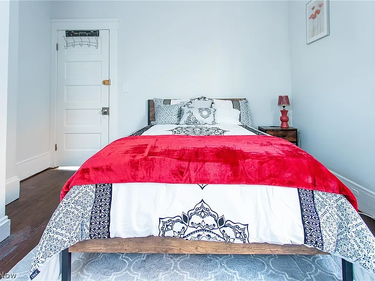10605 Ashbury Ave — Photo 9