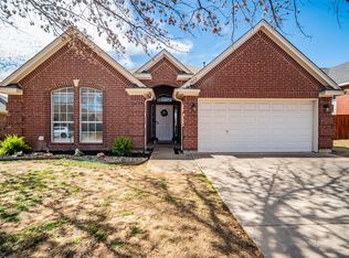 1822 Meadow Crest Dr, Grapevine, TX 76051
