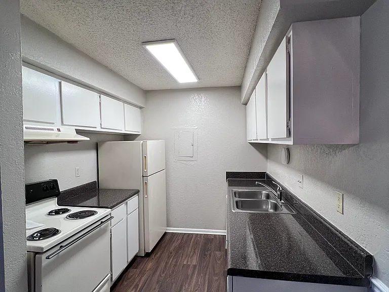 Bell Hollow Apartments — Photo 48