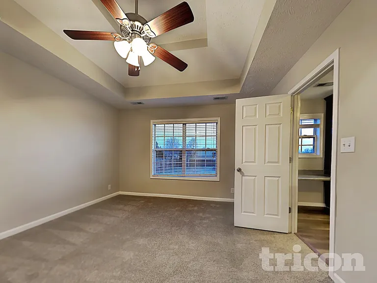 1612 Broad Cir — Photo 6