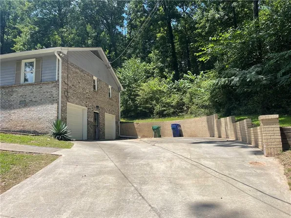 3923 Old Lantern Dr, Lithonia, GA 30038