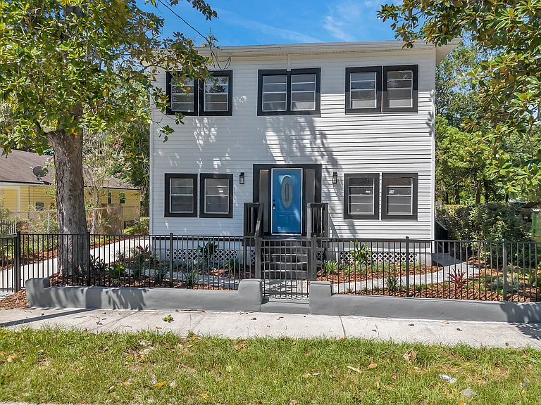 Evergreen Ave — Photo 14