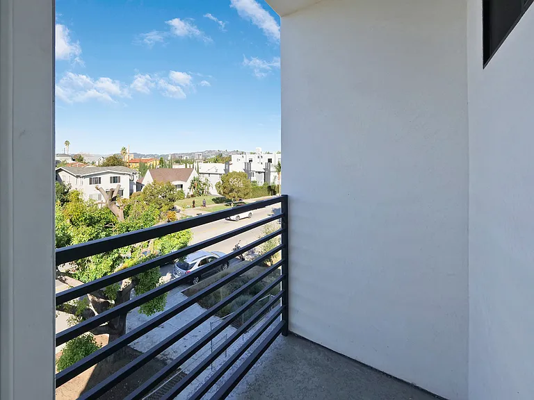 1858 S Redondo Blvd #5/6 — Photo 25