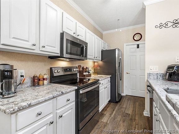 4th image of 824 Sage Creek Ln
