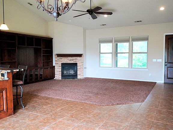 5th image of 15946 Mills Dr