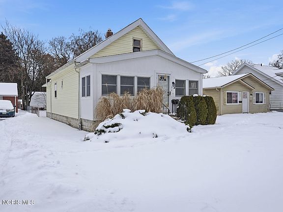 3rd image of 914 Sawyer Rd