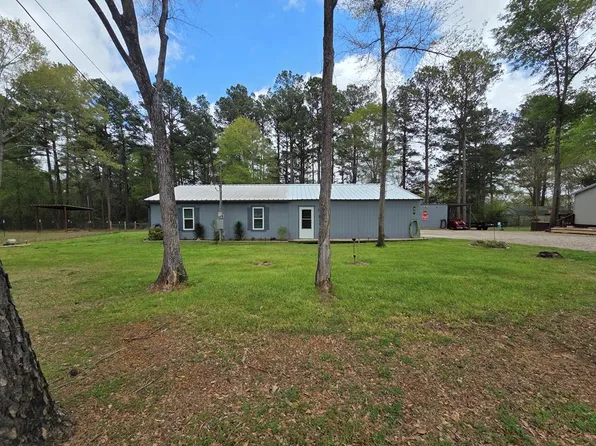 102 Oakwood St, Elkhart, TX 75839