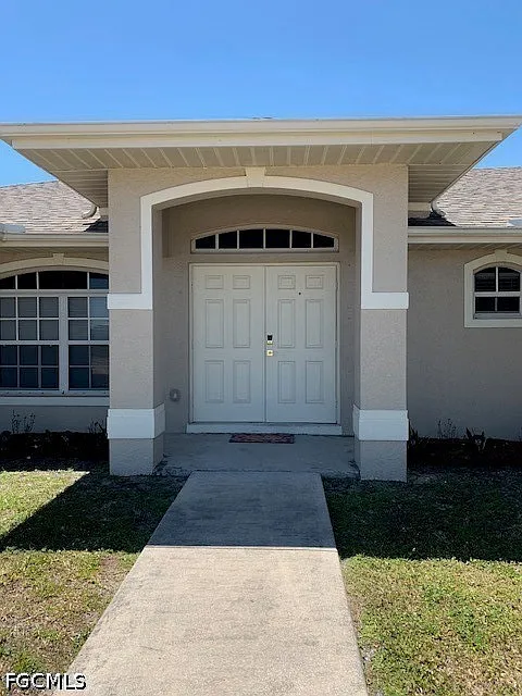 3 bed, 2.0 bath, 1836 sqft, $2,000 — Photo 2