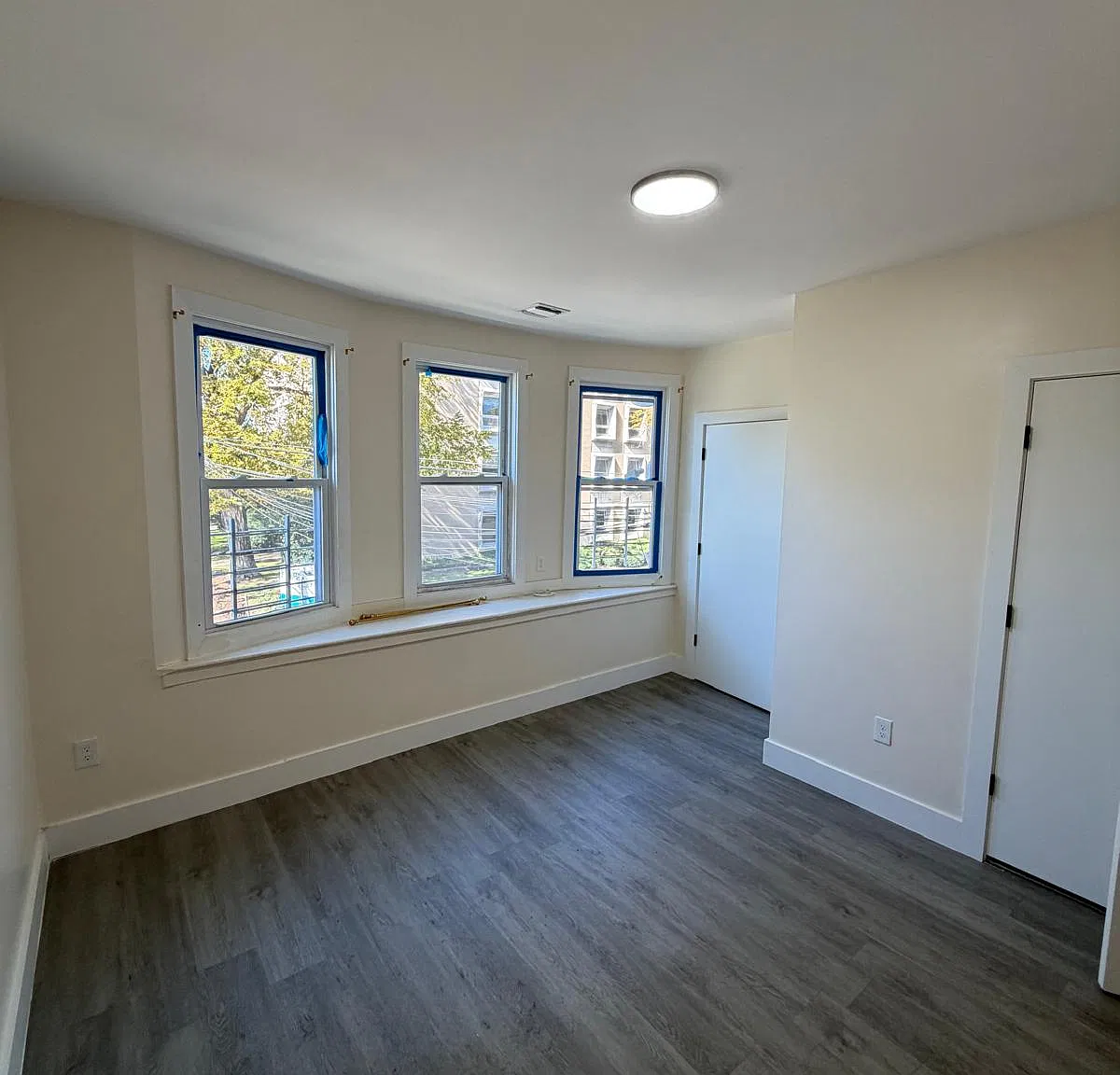 3 bed, 1200 sqft, $2,300 — Photo 4