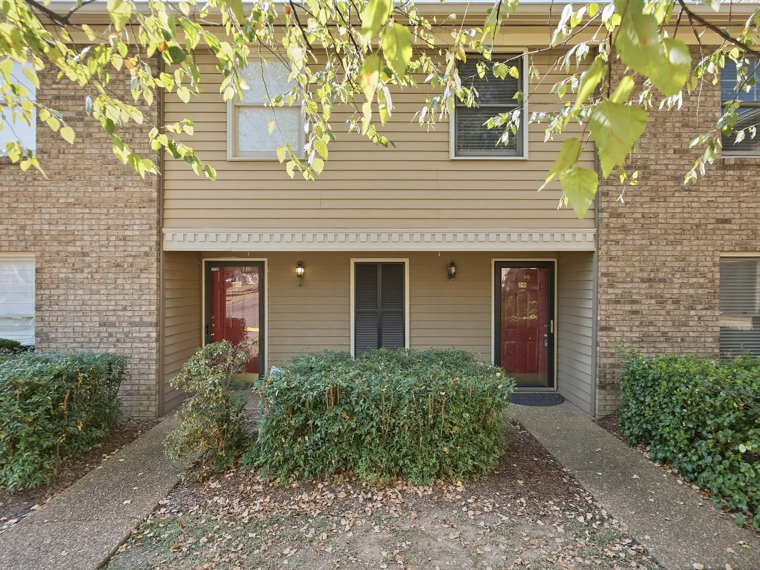 3 bed, 2.5 bath, 1586 sqft, $2,000 — Photo 2