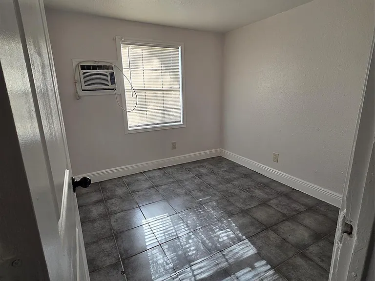 302 71st St #3 — Photo 4