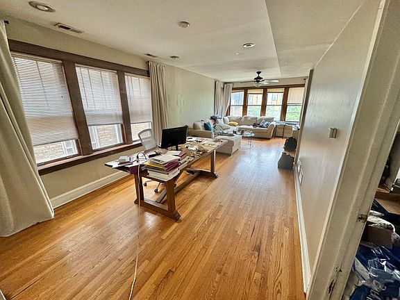 3rd image of 4931 W Ainslie St