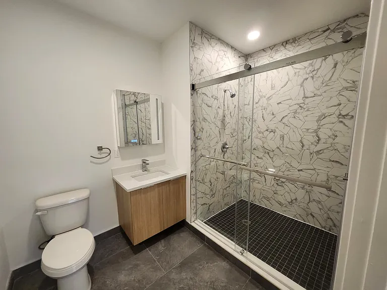 27 Freeway Dr E #45E — Photo 14