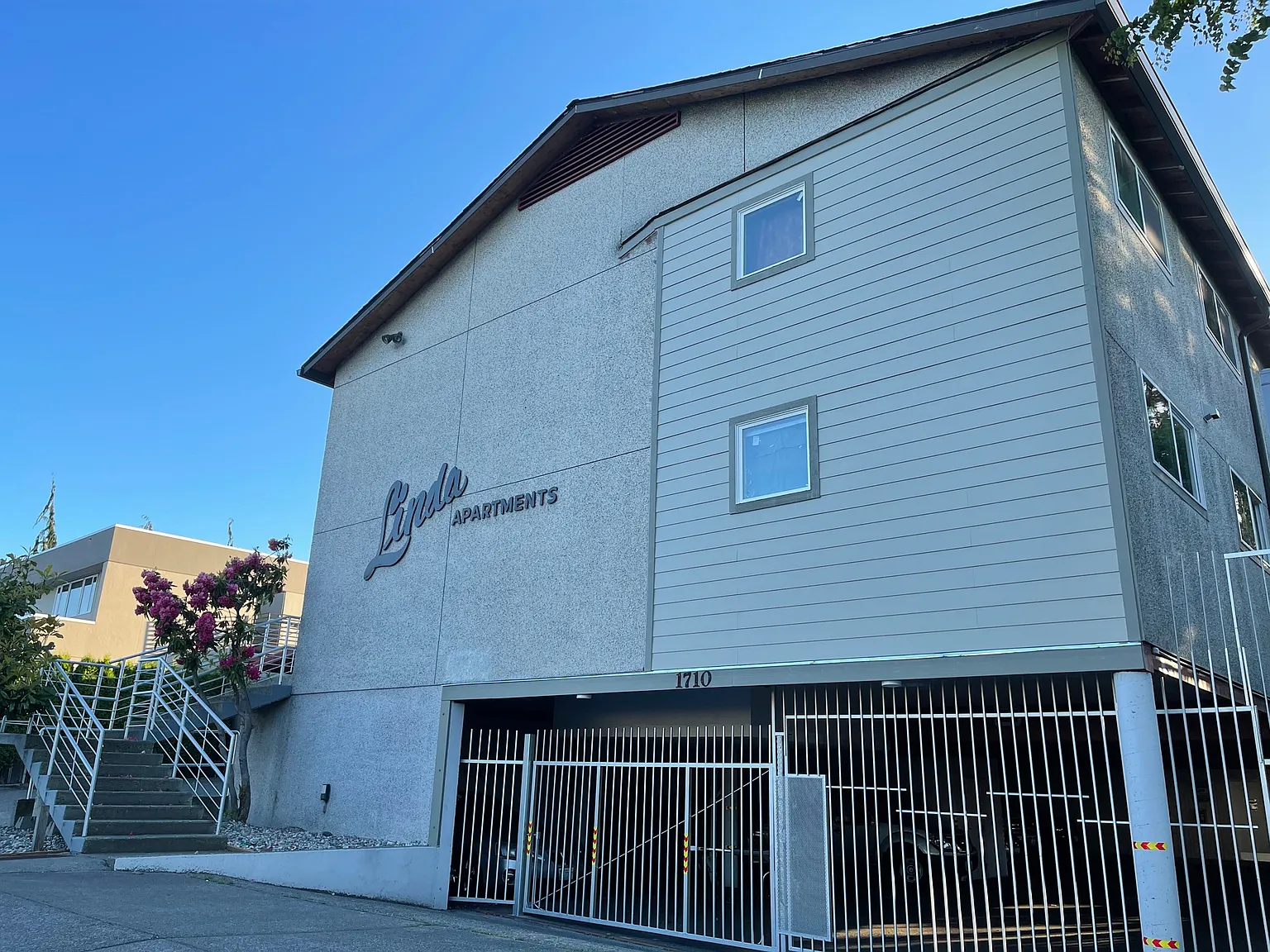 2 bed, 975 sqft, $1,700 — Photo 2