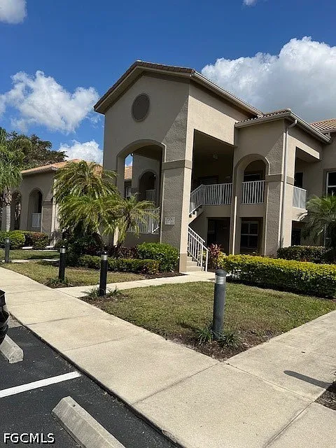 2 bed, 2.0 bath, 1055 sqft, $1,695 — Photo 2