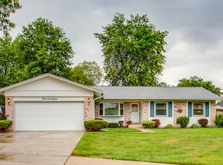 322 Dorchester Ln, Elk Grove Village, IL 60007