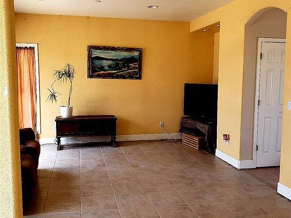 4th image of 4520 Glenwood Dr