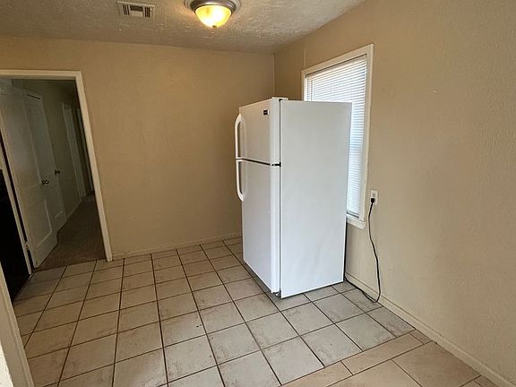 3rd image of 1809 NW Lawton Ave