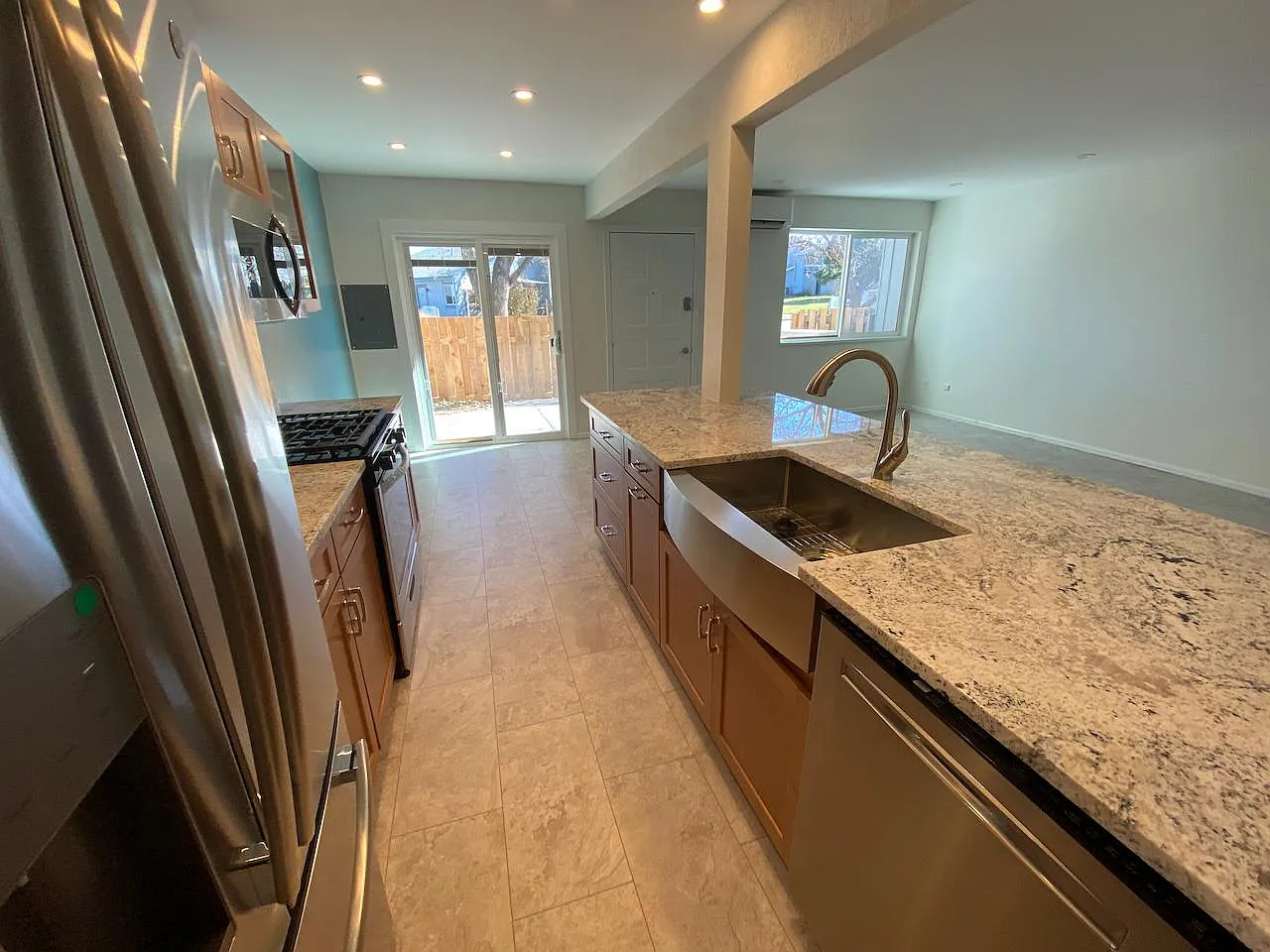 2 bed, 2.5 bath, 1056 sqft, $2,800 — Photo 2