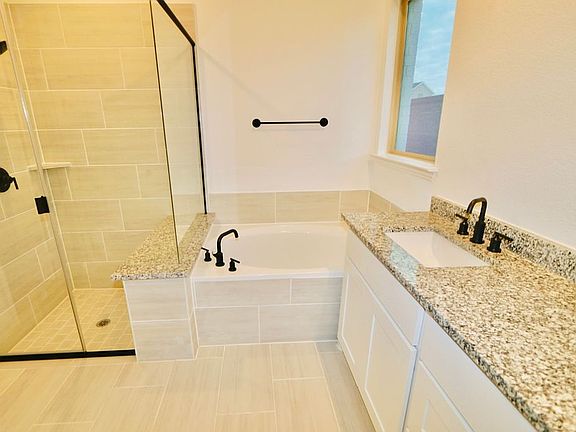 4th image of 2609 Silver Leaf Dr