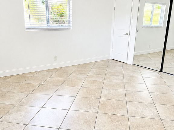 4th image of 3660 NE 6th Ave