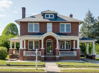 701 Powell St, Crewe, VA 23930