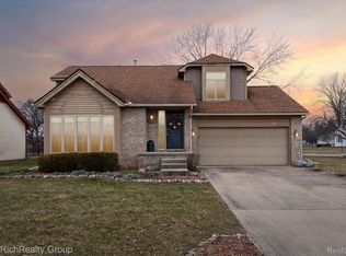 14635 Lyons St, Livonia, MI 48154