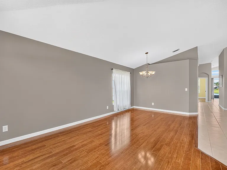 933 Shaw Cir — Photo 7