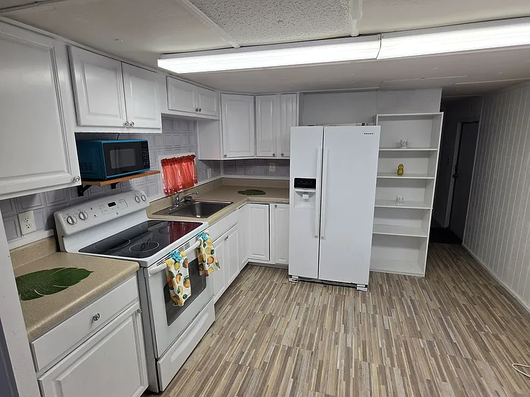 61 Lawrence Ct — Photo 1