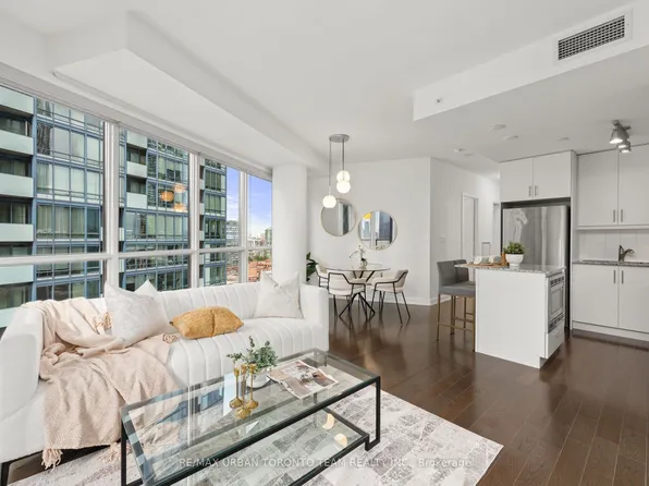 1 The Esplanade #2104, Toronto, ON M5E 0A8