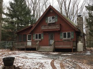 108 Palomino Ln, Hawley, PA 18428