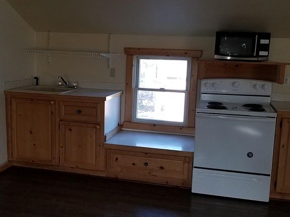 3rd image of 721 E D St