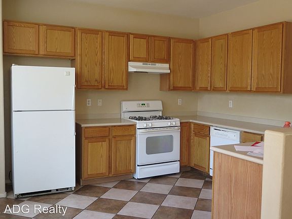 3rd image of 6332 Alderlyn Ave