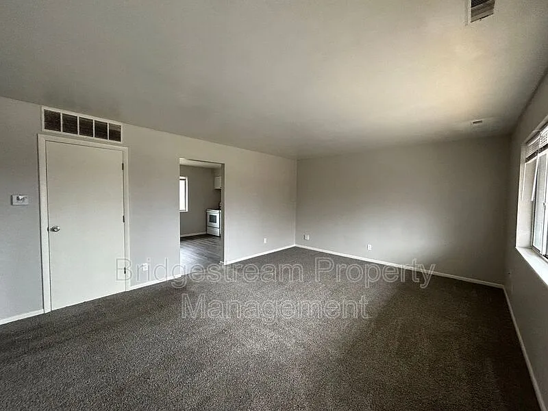 7837 N Main St #6
